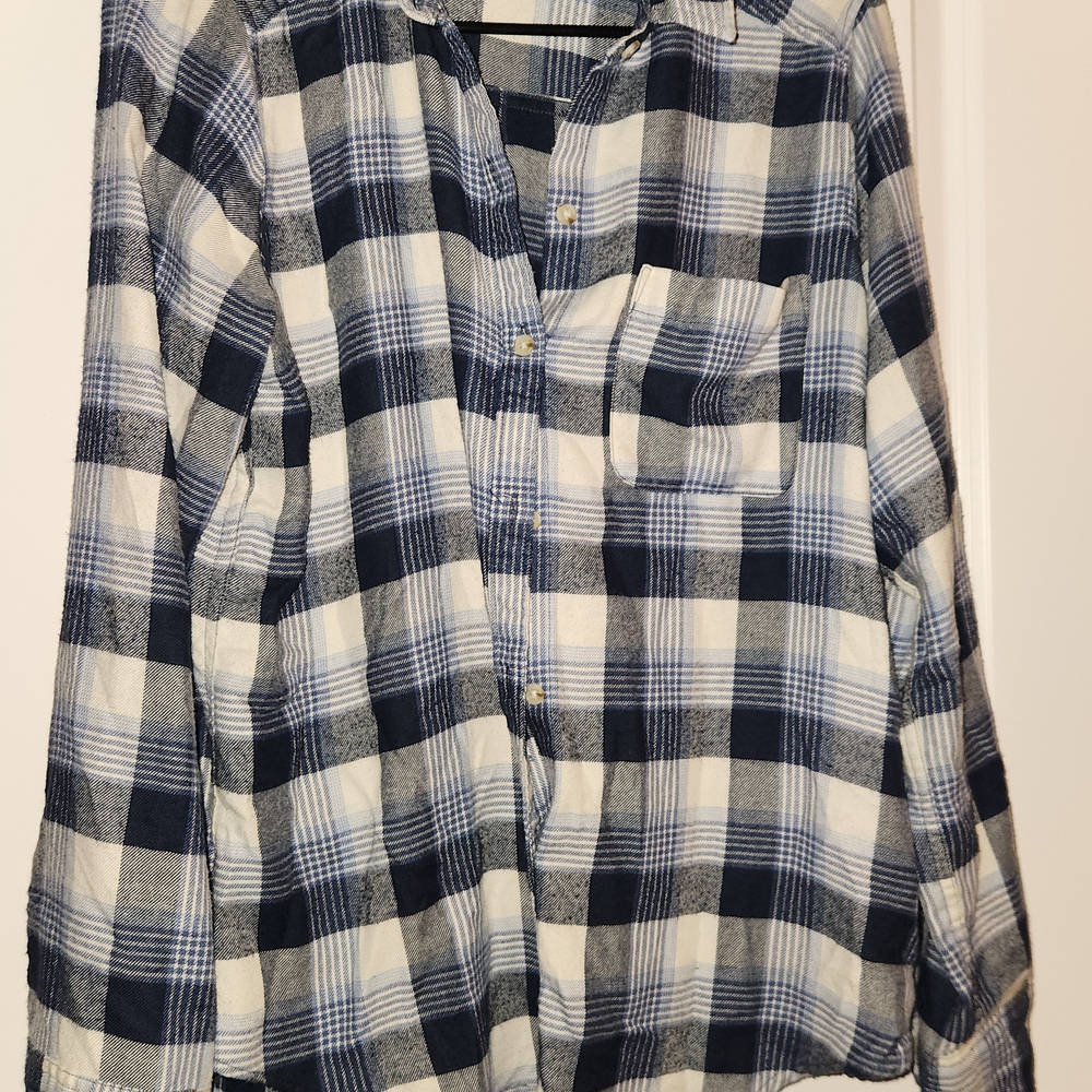 Hollister Women's Navy and White Plaid Button Down Shirt